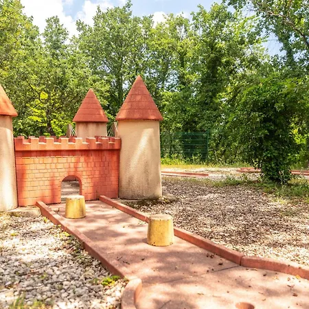 Domaine De Chaussy 캠프장 라고세