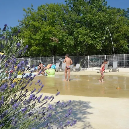 Domaine De Chaussy 4*